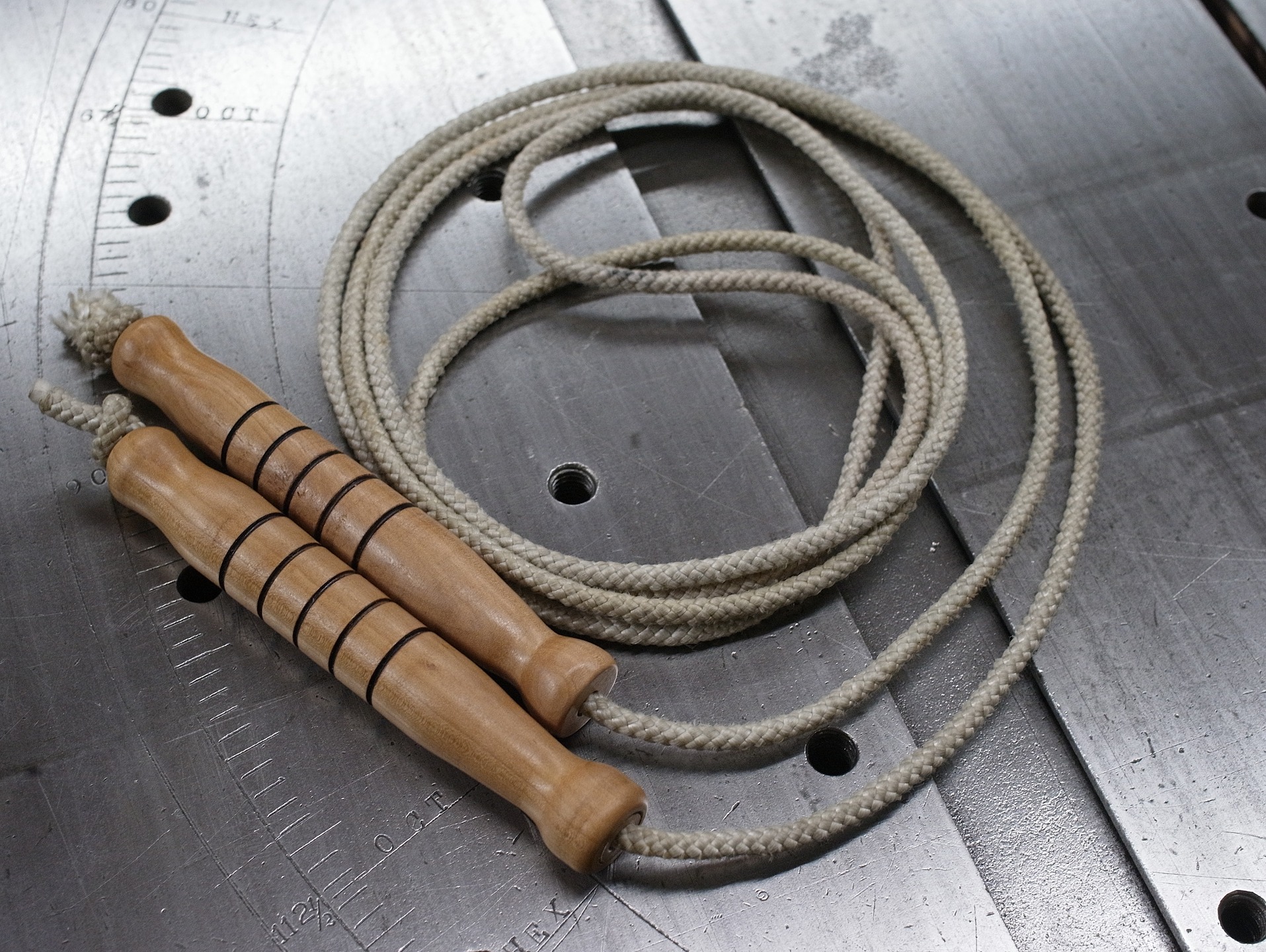 jumping rope with pear wood handles